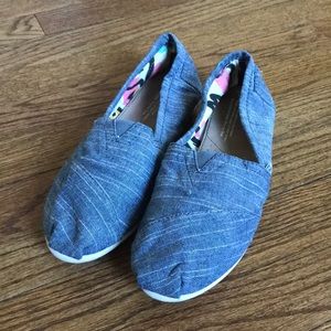 Toms